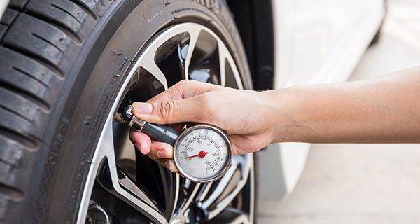 What Should I Do With a Flat Tire? : Farmers Insurance®